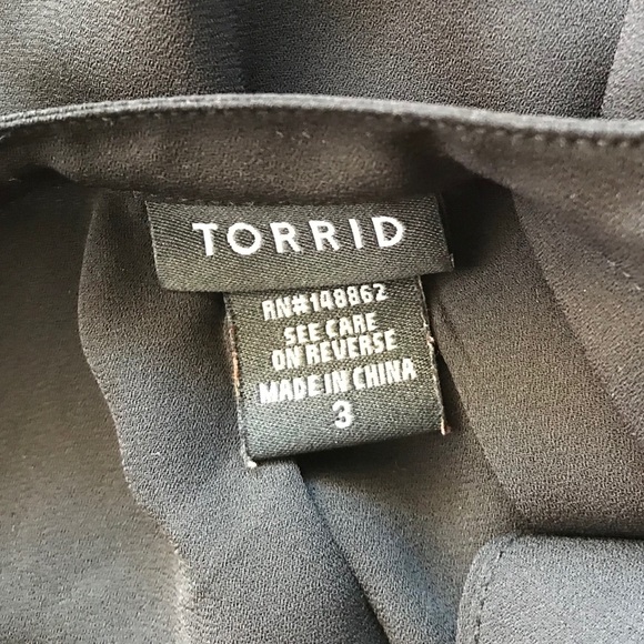 Torrid | Black Key Hole Front Blouse - Picture 5 of 6